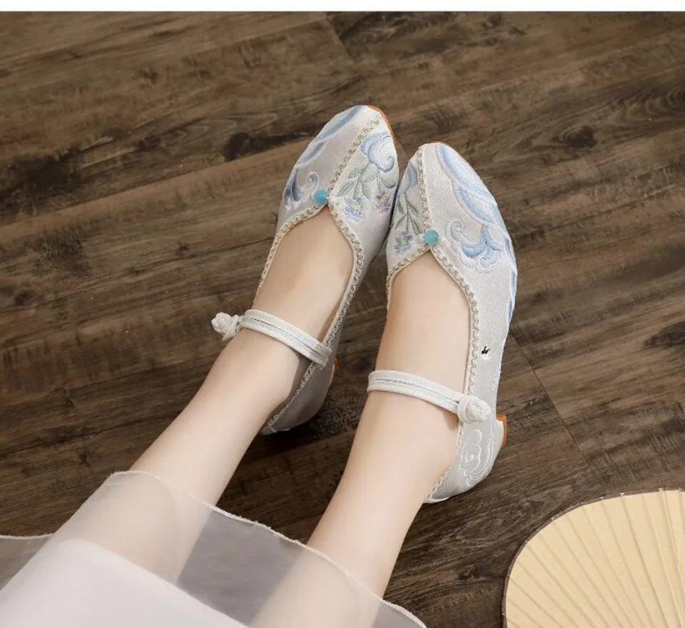 Embroidered Pointed Toe Women Mary Jane Pumps Ethnic Vintage Dress Shoe for Ladies Mid Heel Ankle Strap Dance Shoe