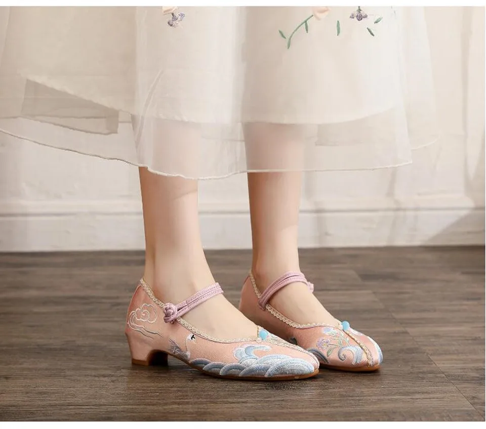 Embroidered Pointed Toe Women Mary Jane Pumps Ethnic Vintage Dress Shoe for Ladies Mid Heel Ankle Strap Dance Shoe