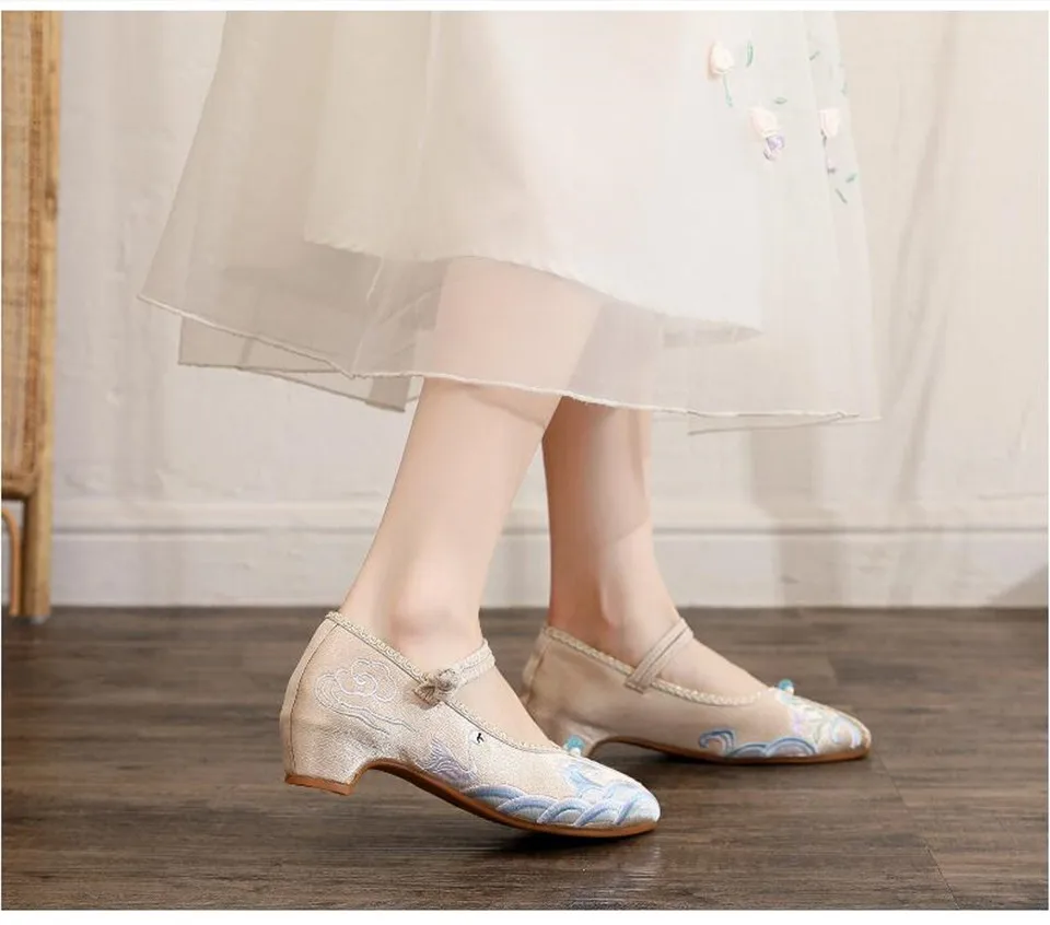 Embroidered Pointed Toe Women Mary Jane Pumps Ethnic Vintage Dress Shoe for Ladies Mid Heel Ankle Strap Dance Shoe