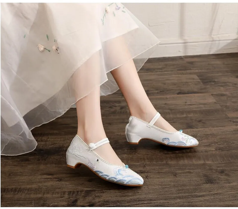 Embroidered Pointed Toe Women Mary Jane Pumps Ethnic Vintage Dress Shoe for Ladies Mid Heel Ankle Strap Dance Shoe