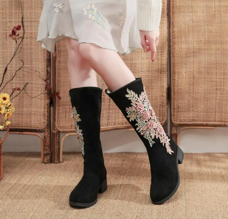 Women Stacked Heel Mid Calf Boots Zip up High Riding Boot Faux Suede Retro Appliques Long Booties for Female Plush Winter Shoe
