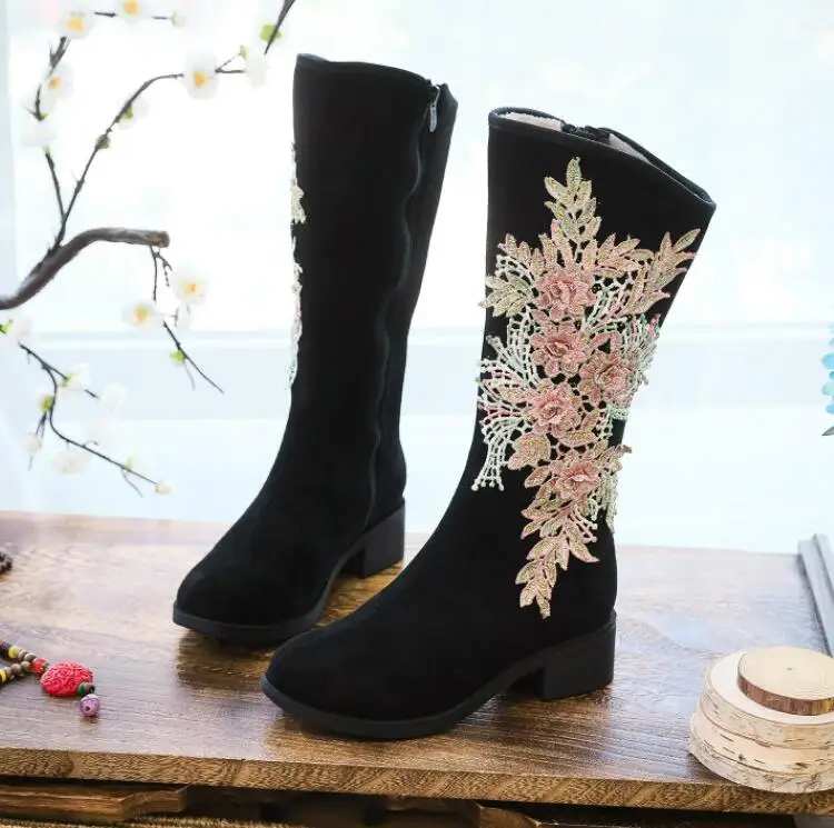 Women Stacked Heel Mid Calf Boots Zip up High Riding Boot Faux Suede Retro Appliques Long Booties for Female Plush Winter Shoe