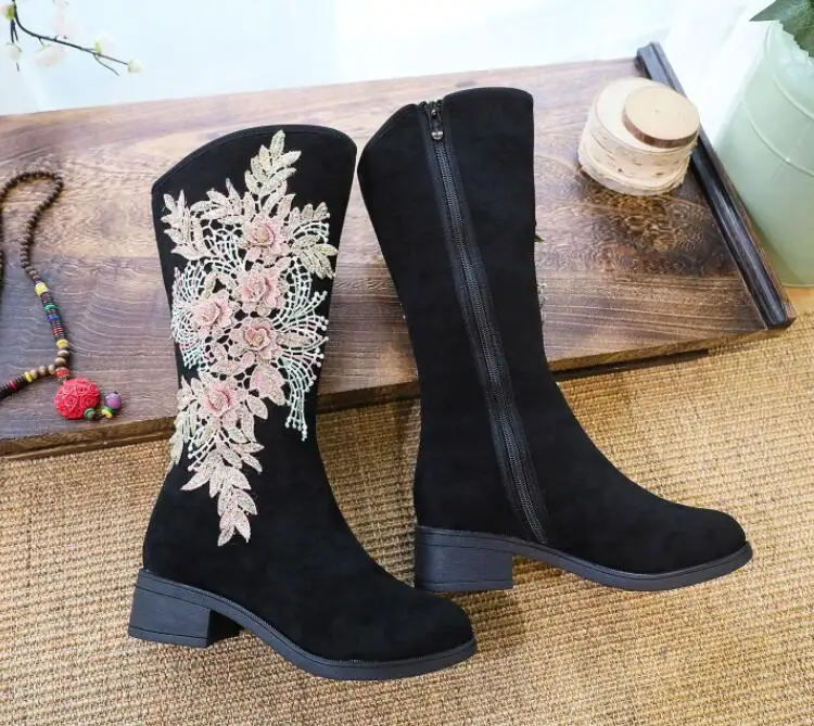 Women Stacked Heel Mid Calf Boots Zip up High Riding Boot Faux Suede Retro Appliques Long Booties for Female Plush Winter Shoe
