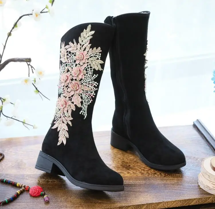 Women Stacked Heel Mid Calf Boots Zip up High Riding Boot Faux Suede Retro Appliques Long Booties for Female Plush Winter Shoe