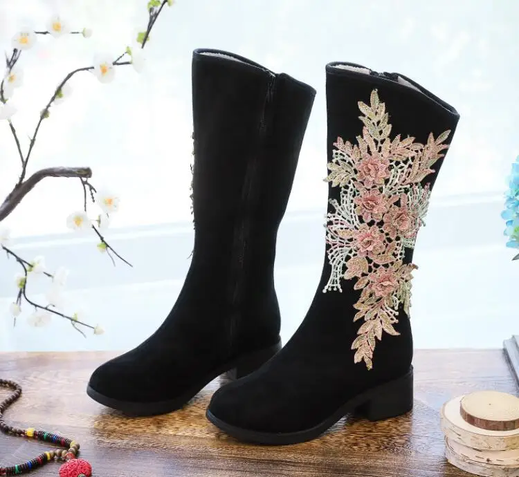 Women Stacked Heel Mid Calf Boots Zip up High Riding Boot Faux Suede Retro Appliques Long Booties for Female Plush Winter Shoe