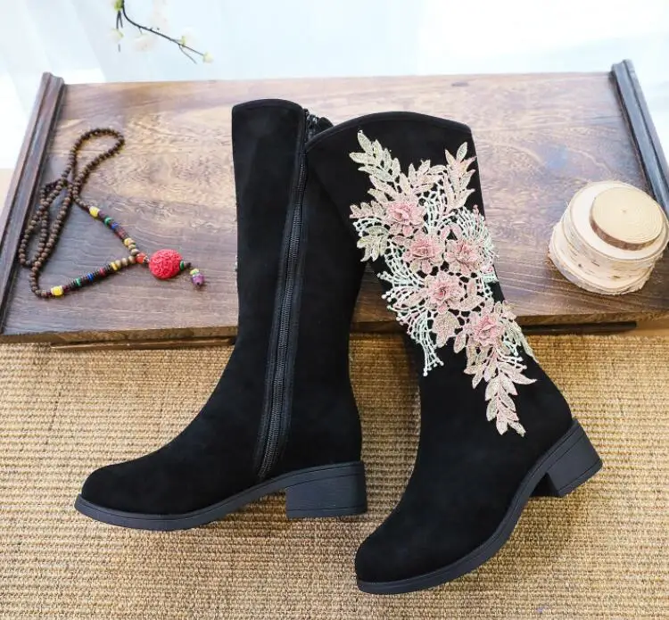 Women Stacked Heel Mid Calf Boots Zip up High Riding Boot Faux Suede Retro Appliques Long Booties for Female Plush Winter Shoe