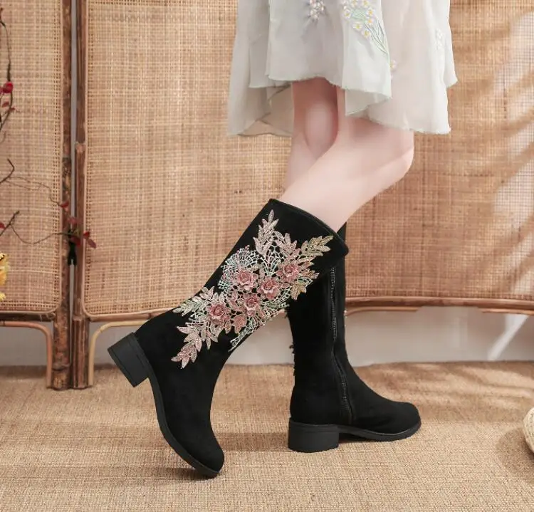 Women Stacked Heel Mid Calf Boots Zip up High Riding Boot Faux Suede Retro Appliques Long Booties for Female Plush Winter Shoe