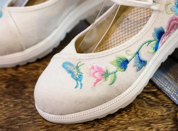 Spring Women Cross-Tied Embroidered Casual Shoes Girls Vintage Canvas Sneakers Ethnic Lace-Up Female Wedges Dancing Shoes