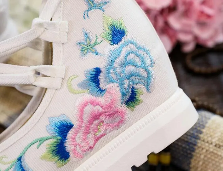 Spring Women Cross-Tied Embroidered Casual Shoes Girls Vintage Canvas Sneakers Ethnic Lace-Up Female Wedges Dancing Shoes