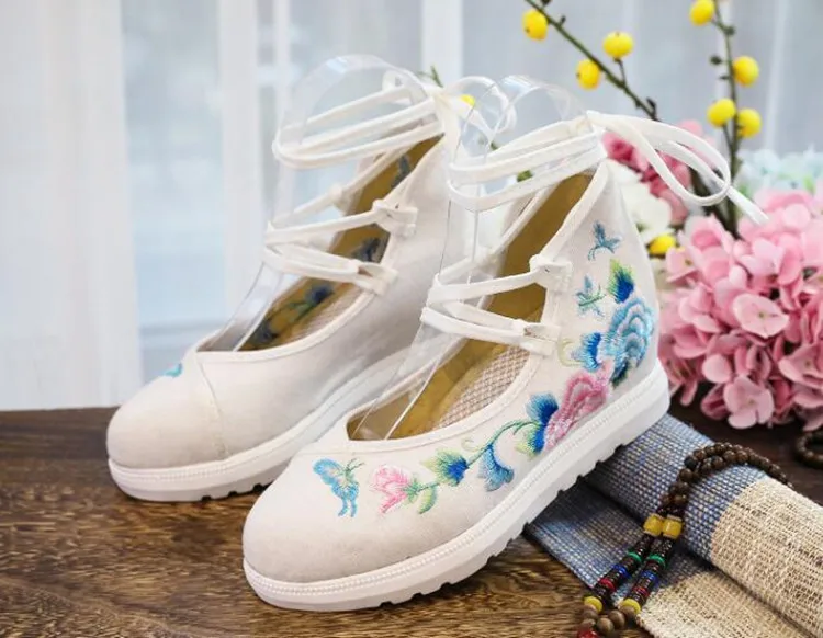 Spring Women Cross-Tied Embroidered Casual Shoes Girls Vintage Canvas Sneakers Ethnic Lace-Up Female Wedges Dancing Shoes