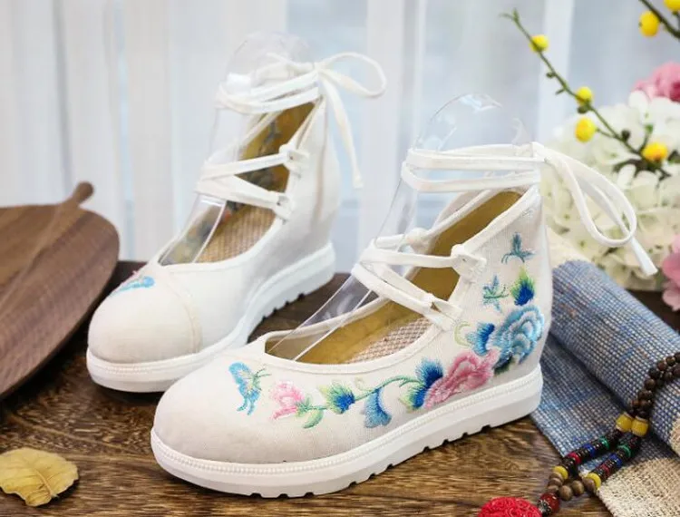 Spring Women Cross-Tied Embroidered Casual Shoes Girls Vintage Canvas Sneakers Ethnic Lace-Up Female Wedges Dancing Shoes