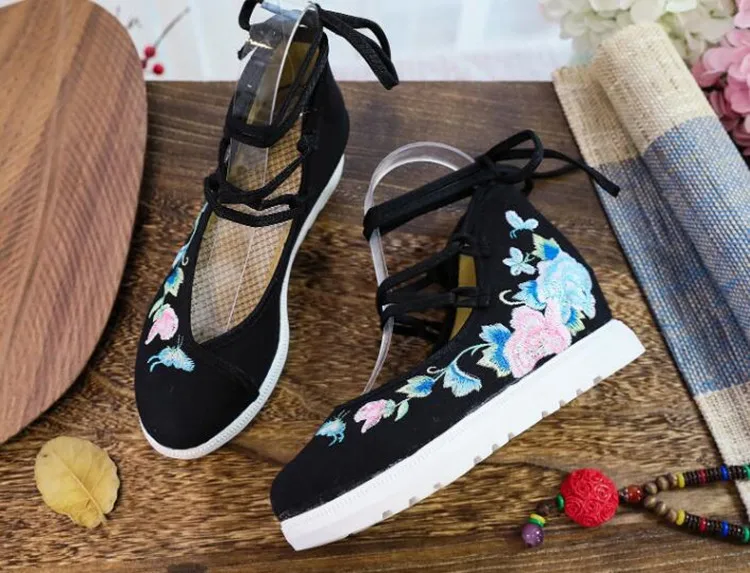 Spring Women Cross-Tied Embroidered Casual Shoes Girls Vintage Canvas Sneakers Ethnic Lace-Up Female Wedges Dancing Shoes