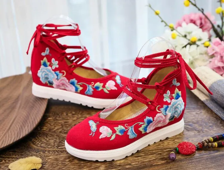 Spring Women Cross-Tied Embroidered Casual Shoes Girls Vintage Canvas Sneakers Ethnic Lace-Up Female Wedges Dancing Shoes