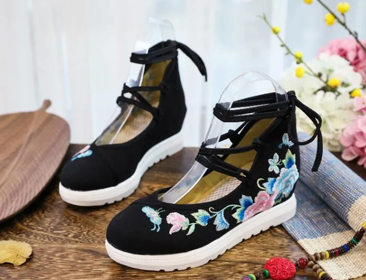 Spring Women Cross-Tied Embroidered Casual Shoes Girls Vintage Canvas Sneakers Ethnic Lace-Up Female Wedges Dancing Shoes