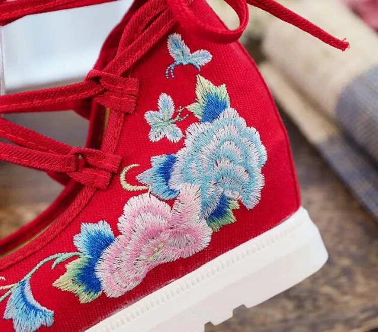 Spring Women Cross-Tied Embroidered Casual Shoes Girls Vintage Canvas Sneakers Ethnic Lace-Up Female Wedges Dancing Shoes