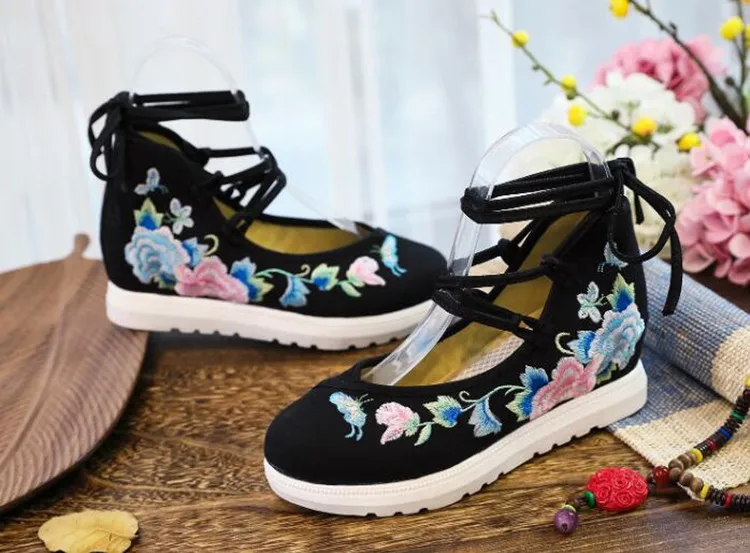 Spring Women Cross-Tied Embroidered Casual Shoes Girls Vintage Canvas Sneakers Ethnic Lace-Up Female Wedges Dancing Shoes