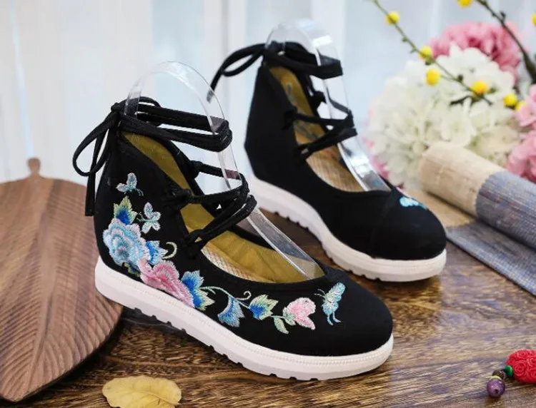 Spring Women Cross-Tied Embroidered Casual Shoes Girls Vintage Canvas Sneakers Ethnic Lace-Up Female Wedges Dancing Shoes
