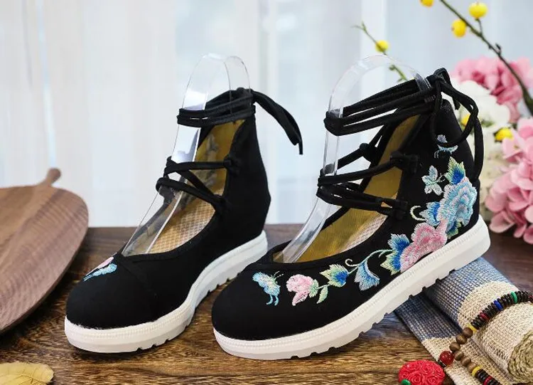Spring Women Cross-Tied Embroidered Casual Shoes Girls Vintage Canvas Sneakers Ethnic Lace-Up Female Wedges Dancing Shoes