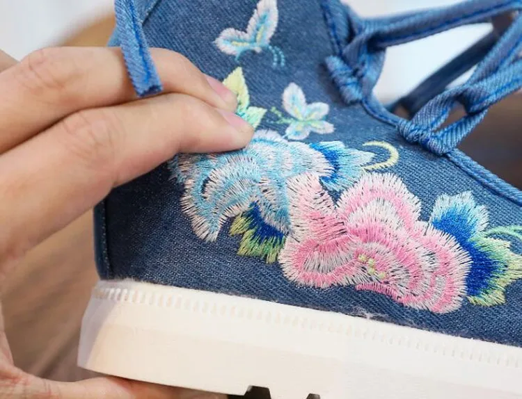 Spring Women Cross-Tied Embroidered Casual Shoes Girls Vintage Canvas Sneakers Ethnic Lace-Up Female Wedges Dancing Shoes