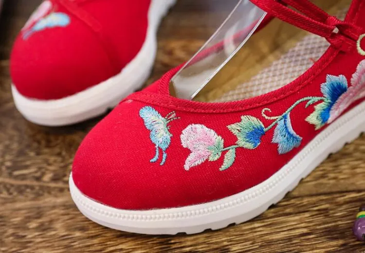 Spring Women Cross-Tied Embroidered Casual Shoes Girls Vintage Canvas Sneakers Ethnic Lace-Up Female Wedges Dancing Shoes