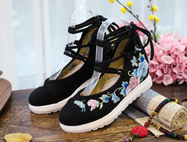 Spring Women Cross-Tied Embroidered Casual Shoes Girls Vintage Canvas Sneakers Ethnic Lace-Up Female Wedges Dancing Shoes