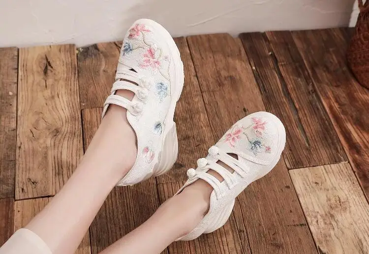 Spring Women Cross-Tied Embroidered Casual Shoes Girls Vintage Canvas Sneakers Ethnic Lace-Up Female Wedges Dancing Shoes