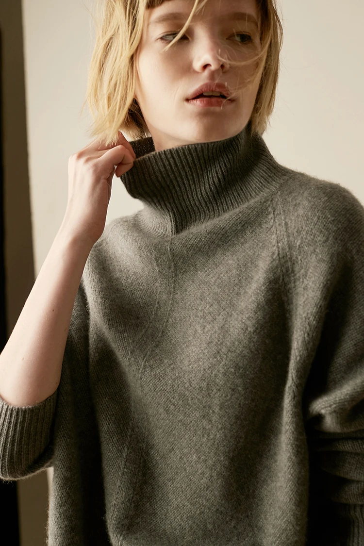 Autumn and Winter New Cashmere Sweater Women's High-Necked Pullover Loose Thick Sweater Short Paragraph Knit Shirt