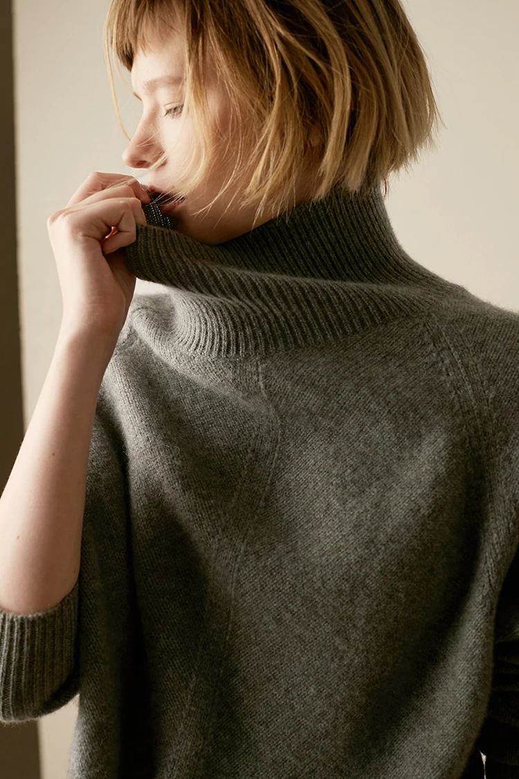 Autumn and Winter New Cashmere Sweater Women's High-Necked Pullover Loose Thick Sweater Short Paragraph Knit Shirt
