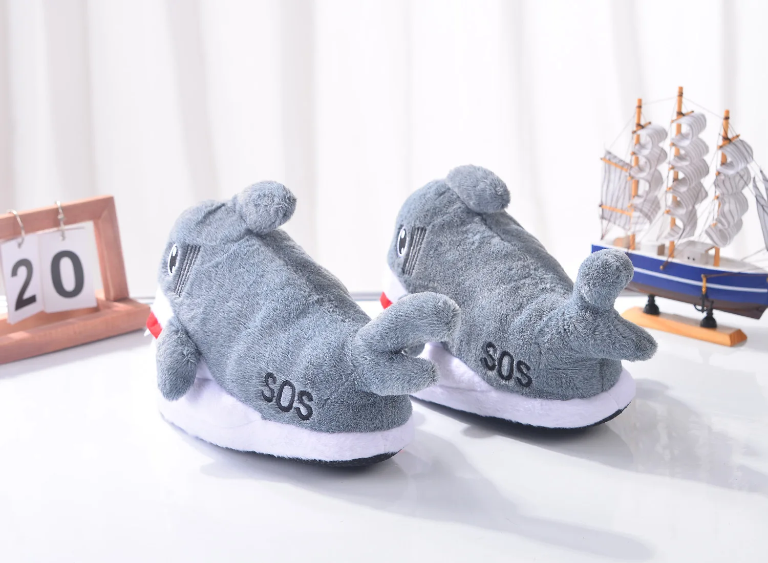 Funny Fuzzy Shark Slippers Men Women Free Size Winter Indoor Cotton Shoes Girls Adult Fluff Animal Slippers House Shoes Fish