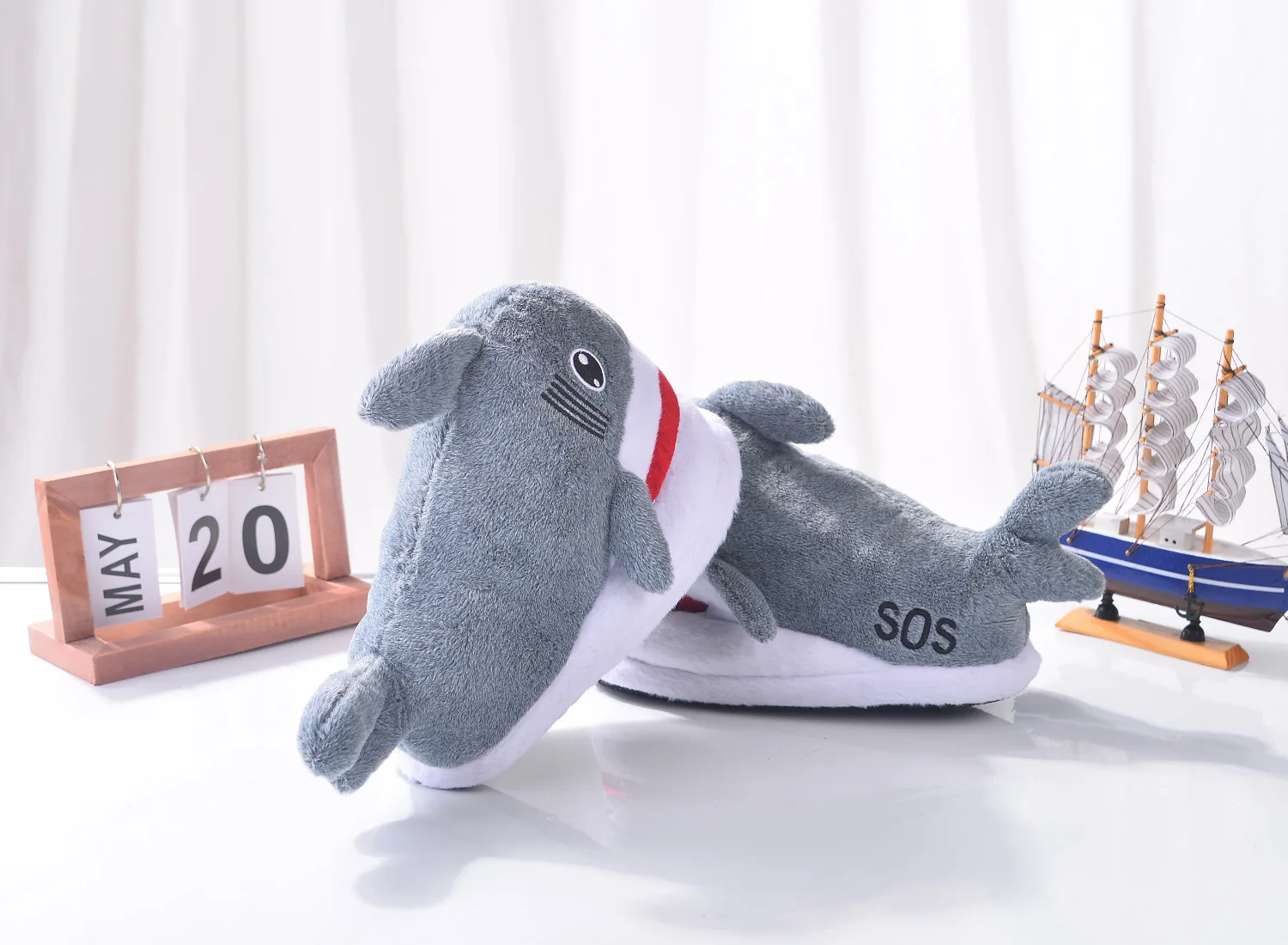 Funny Fuzzy Shark Slippers Men Women Free Size Winter Indoor Cotton Shoes Girls Adult Fluff Animal Slippers House Shoes Fish