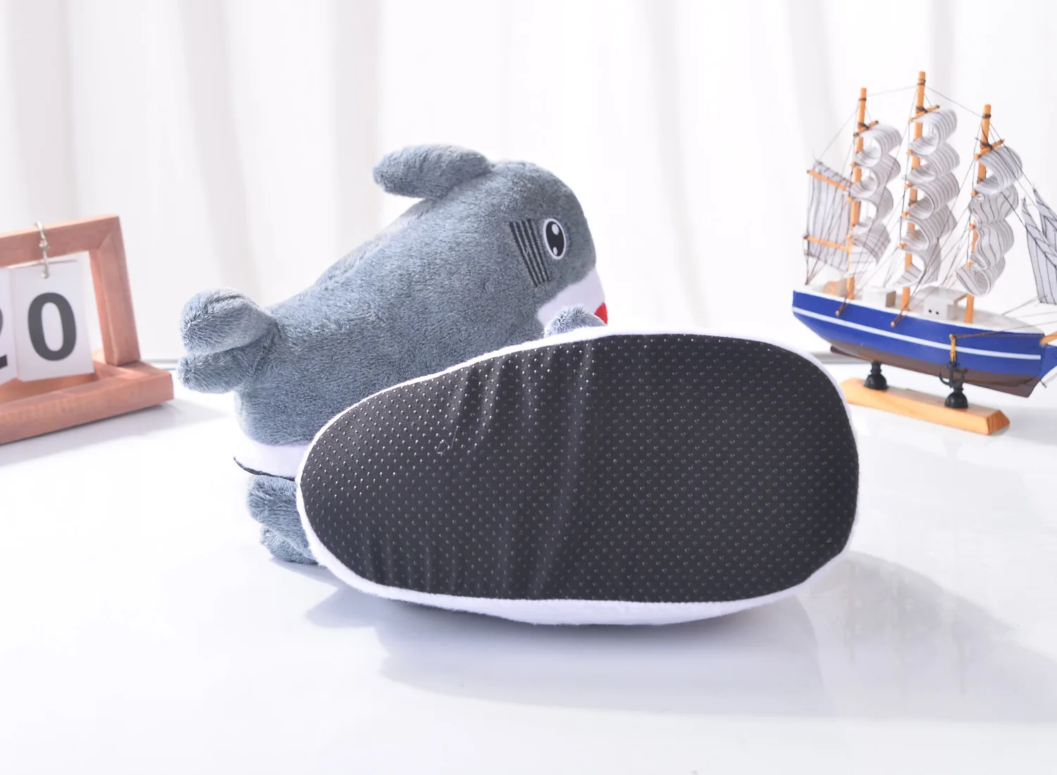 Funny Fuzzy Shark Slippers Men Women Free Size Winter Indoor Cotton Shoes Girls Adult Fluff Animal Slippers House Shoes Fish