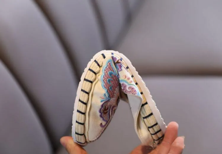 Flat Heeled Embroidered Casual Slippers for Women Cotton Fabric Ethnic Slides Ladies Closed Toe Retro Mules Outdoor Summer Shoes
