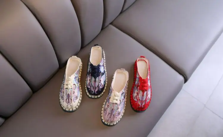 Flat Heeled Embroidered Casual Slippers for Women Cotton Fabric Ethnic Slides Ladies Closed Toe Retro Mules Outdoor Summer Shoes