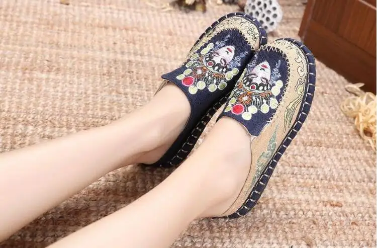 Flat Heeled Embroidered Casual Slippers for Women Cotton Fabric Ethnic Slides Ladies Closed Toe Retro Mules Outdoor Summer Shoes