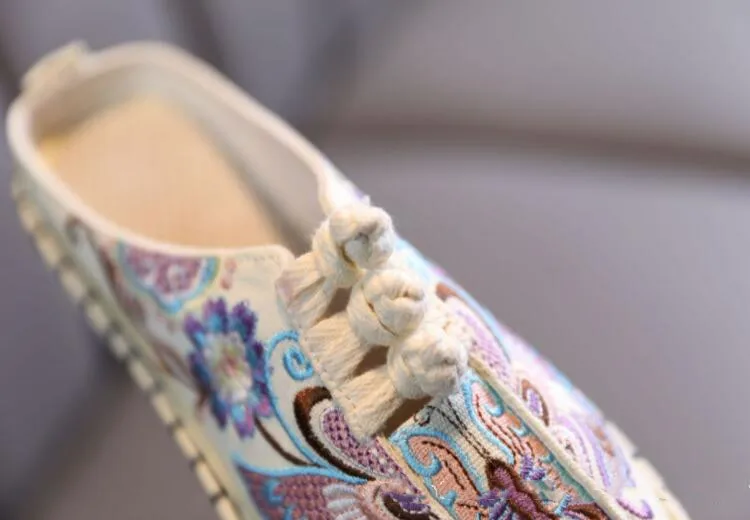 Flat Heeled Embroidered Casual Slippers for Women Cotton Fabric Ethnic Slides Ladies Closed Toe Retro Mules Outdoor Summer Shoes