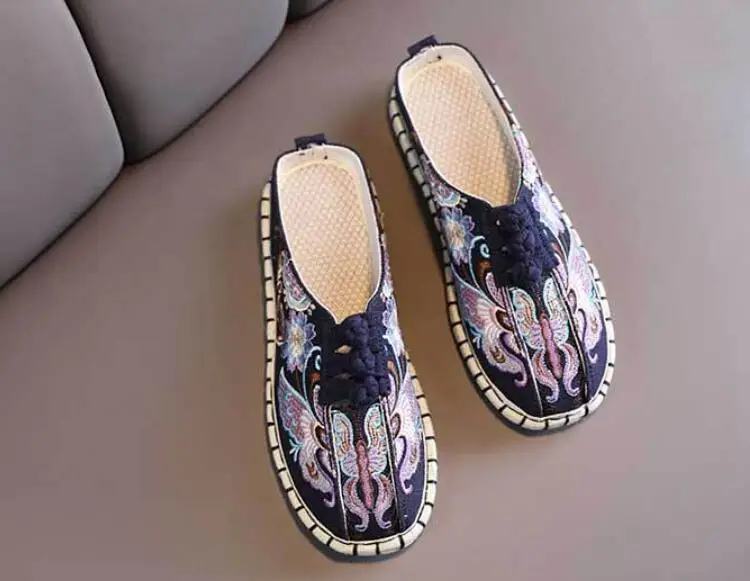 Flat Heeled Embroidered Casual Slippers for Women Cotton Fabric Ethnic Slides Ladies Closed Toe Retro Mules Outdoor Summer Shoes