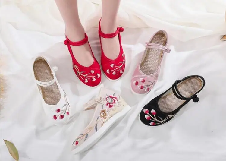 Ethnic Dance Shoes for Women Retro Embroidered Mary Jane Pumps Female Mid-Heel Round Toe Cheongsam Dress Shoe Ancient Style