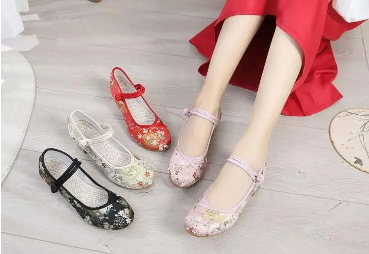 Ethnic Dance Shoes for Women Retro Embroidered Mary Jane Pumps Female Mid-Heel Round Toe Cheongsam Dress Shoe Ancient Style