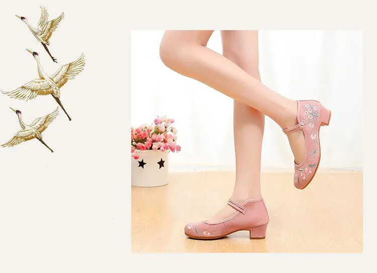 Ethnic Dance Shoes for Women Retro Embroidered Mary Jane Pumps Female Mid-Heel Round Toe Cheongsam Dress Shoe Ancient Style
