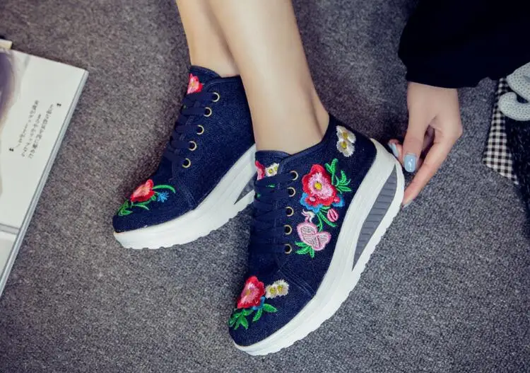 Fashion Floral Embroidery Women Sneakers Lace up Mid Heel Autumn Shoes for Woman Plus Size Casual Runway Comfort Walking Sneaker