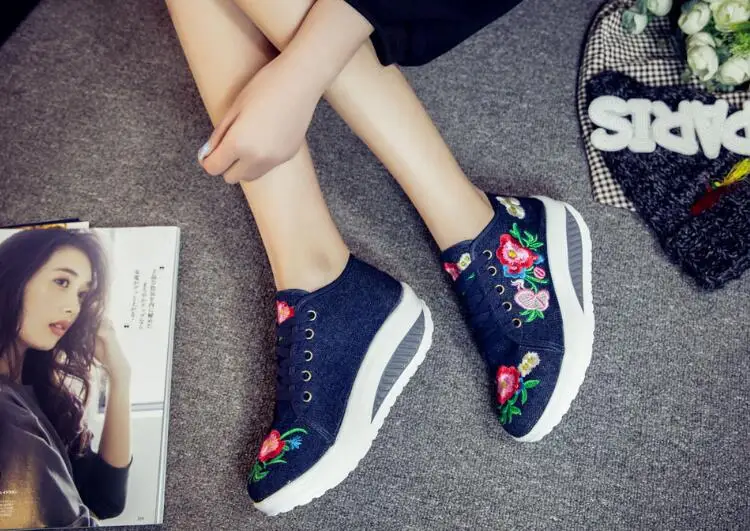 Fashion Floral Embroidery Women Sneakers Lace up Mid Heel Autumn Shoes for Woman Plus Size Casual Runway Comfort Walking Sneaker