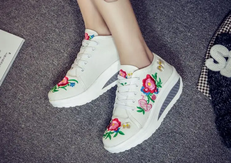 Fashion Floral Embroidery Women Sneakers Lace up Mid Heel Autumn Shoes for Woman Plus Size Casual Runway Comfort Walking Sneaker