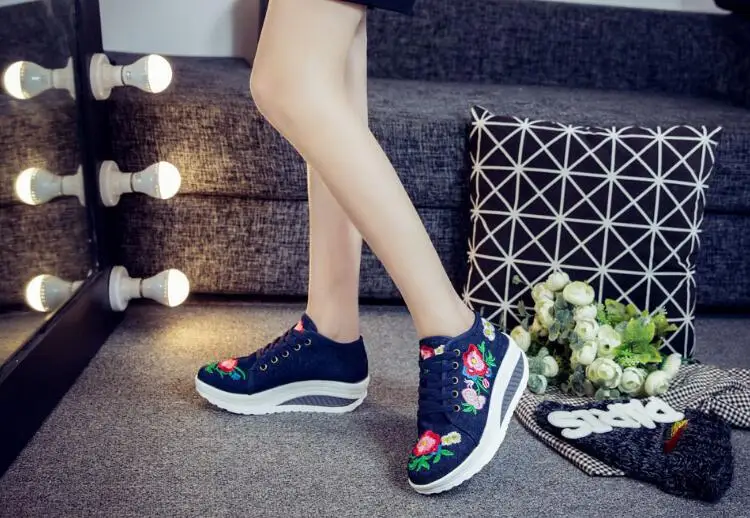 Fashion Floral Embroidery Women Sneakers Lace up Mid Heel Autumn Shoes for Woman Plus Size Casual Runway Comfort Walking Sneaker