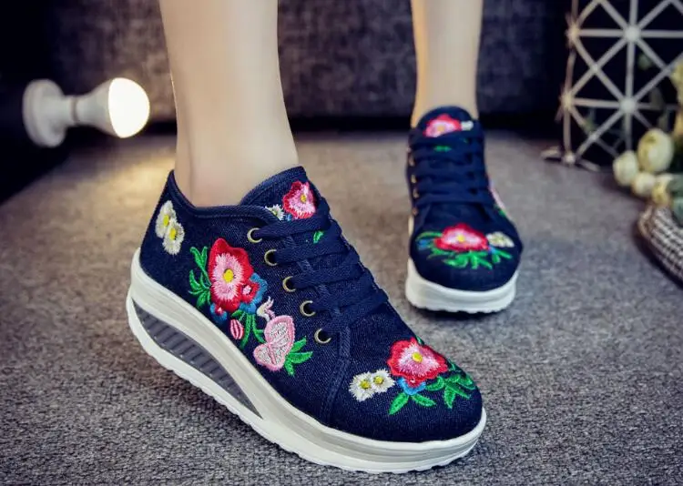 Fashion Floral Embroidery Women Sneakers Lace up Mid Heel Autumn Shoes for Woman Plus Size Casual Runway Comfort Walking Sneaker