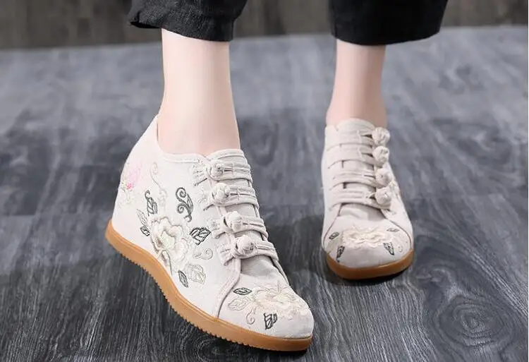 Fashion Floral Embroidery Women Sneakers Lace up Mid Heel Autumn Shoes for Woman Plus Size Casual Runway Comfort Walking Sneaker
