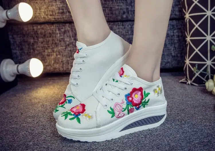Fashion Floral Embroidery Women Sneakers Lace up Mid Heel Autumn Shoes for Woman Plus Size Casual Runway Comfort Walking Sneaker