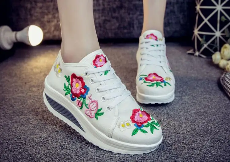 Fashion Floral Embroidery Women Sneakers Lace up Mid Heel Autumn Shoes for Woman Plus Size Casual Runway Comfort Walking Sneaker