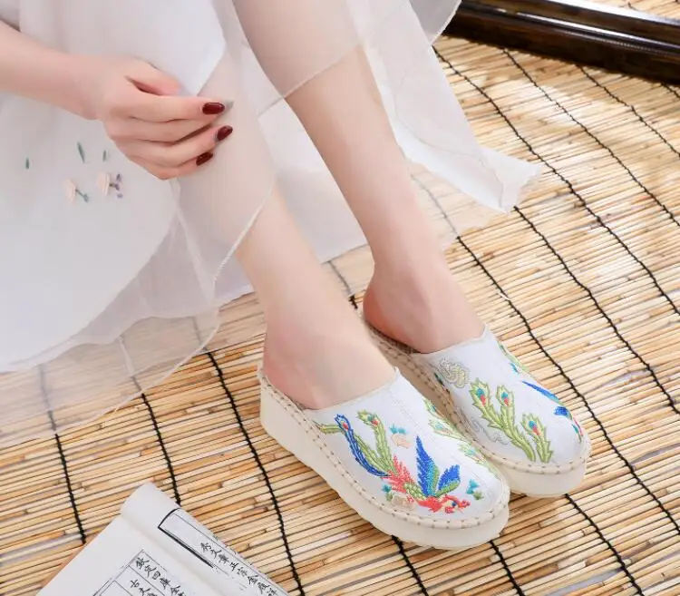 Women Summer Slippers Ethnic Embroidered Wedge Shoes Ladies Casual Slides Vintage Outdoor Mules Female Round Toe Heels