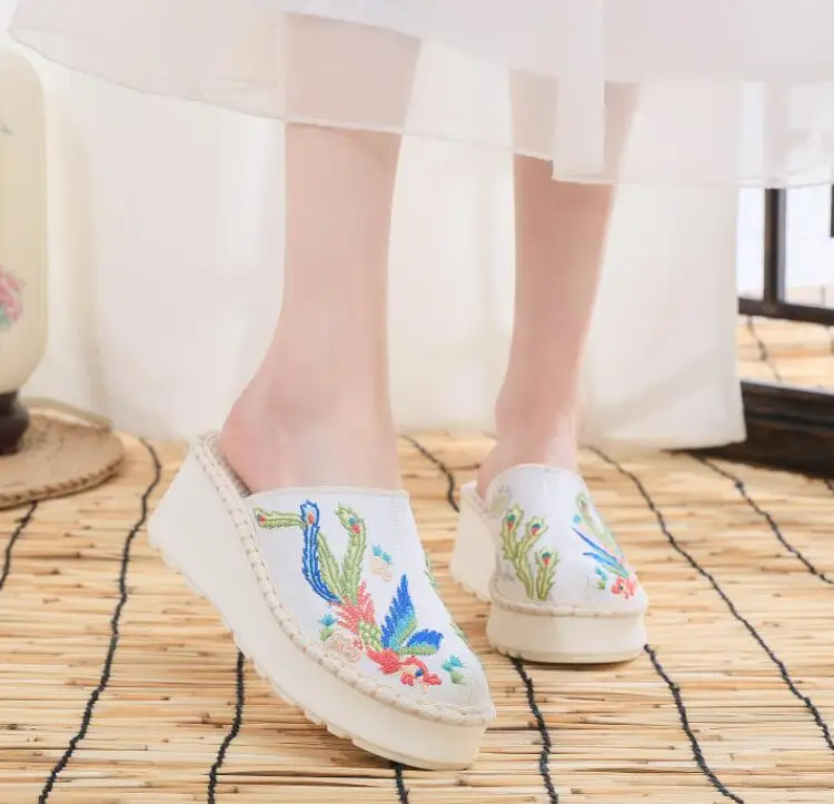 Women Summer Slippers Ethnic Embroidered Wedge Shoes Ladies Casual Slides Vintage Outdoor Mules Female Round Toe Heels