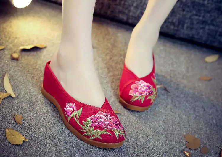 Women Canvas Embroider Wedges Slippers Ladies Vintage Summer Shoe Backless Closed toe Sandals for Girls Retro Slides Beach Shoes